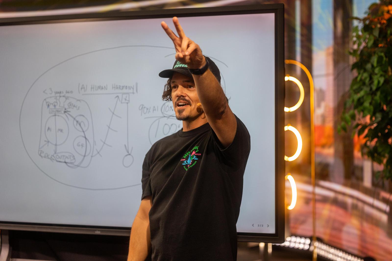 Dallas - Founder of The AI Surfer